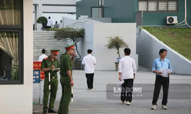 Đề thi lại môn văn tại trường chuyên Tuyên Quang hỏi về tin giả, sự trung thực