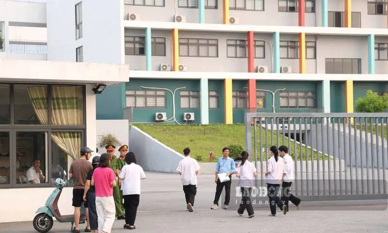 326 thí sinh Chuyên Tuyên Quang thi lại môn thi đầu tiên