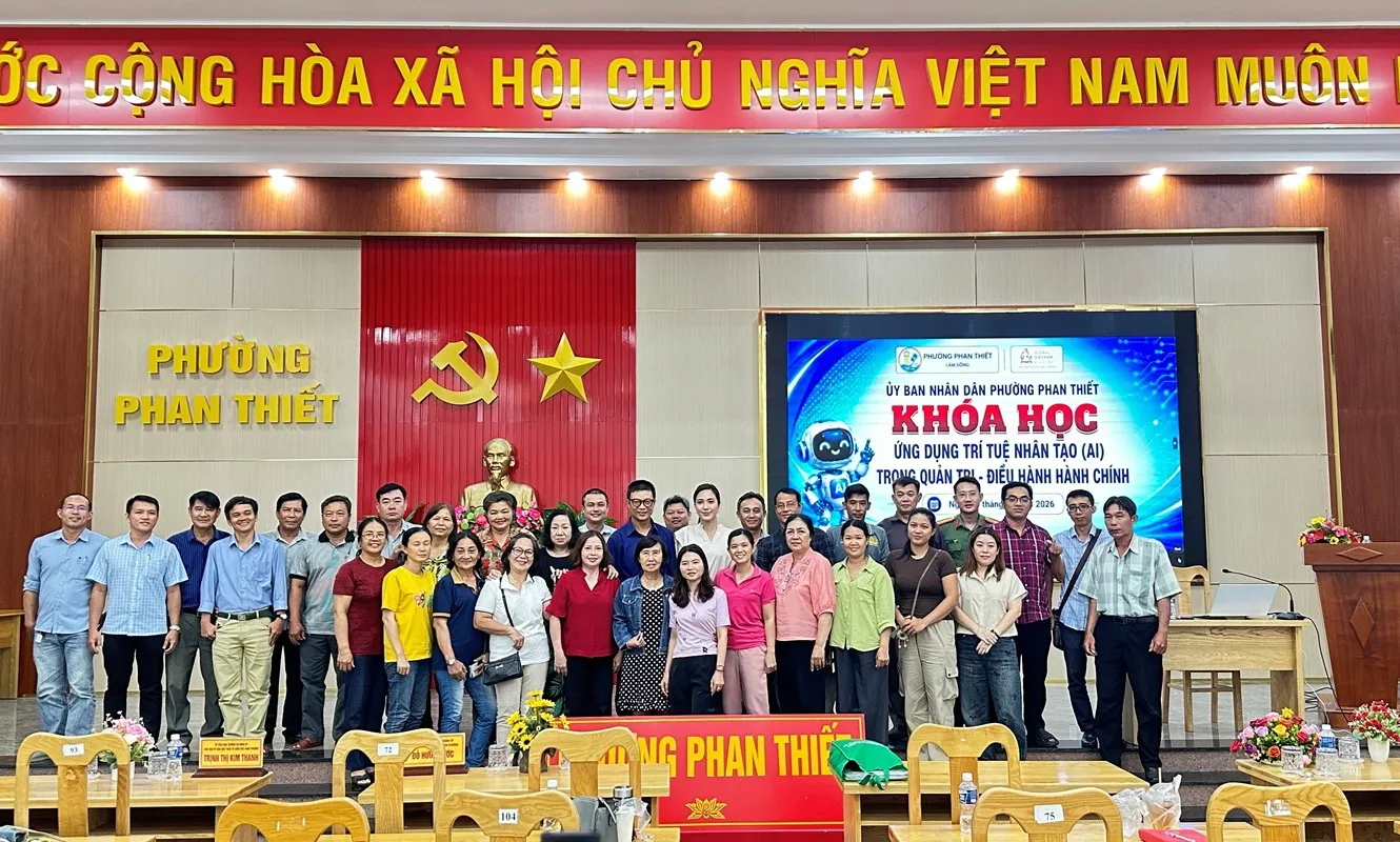 Hơn 1.200 cán bộ, giáo viên cùng học AI
