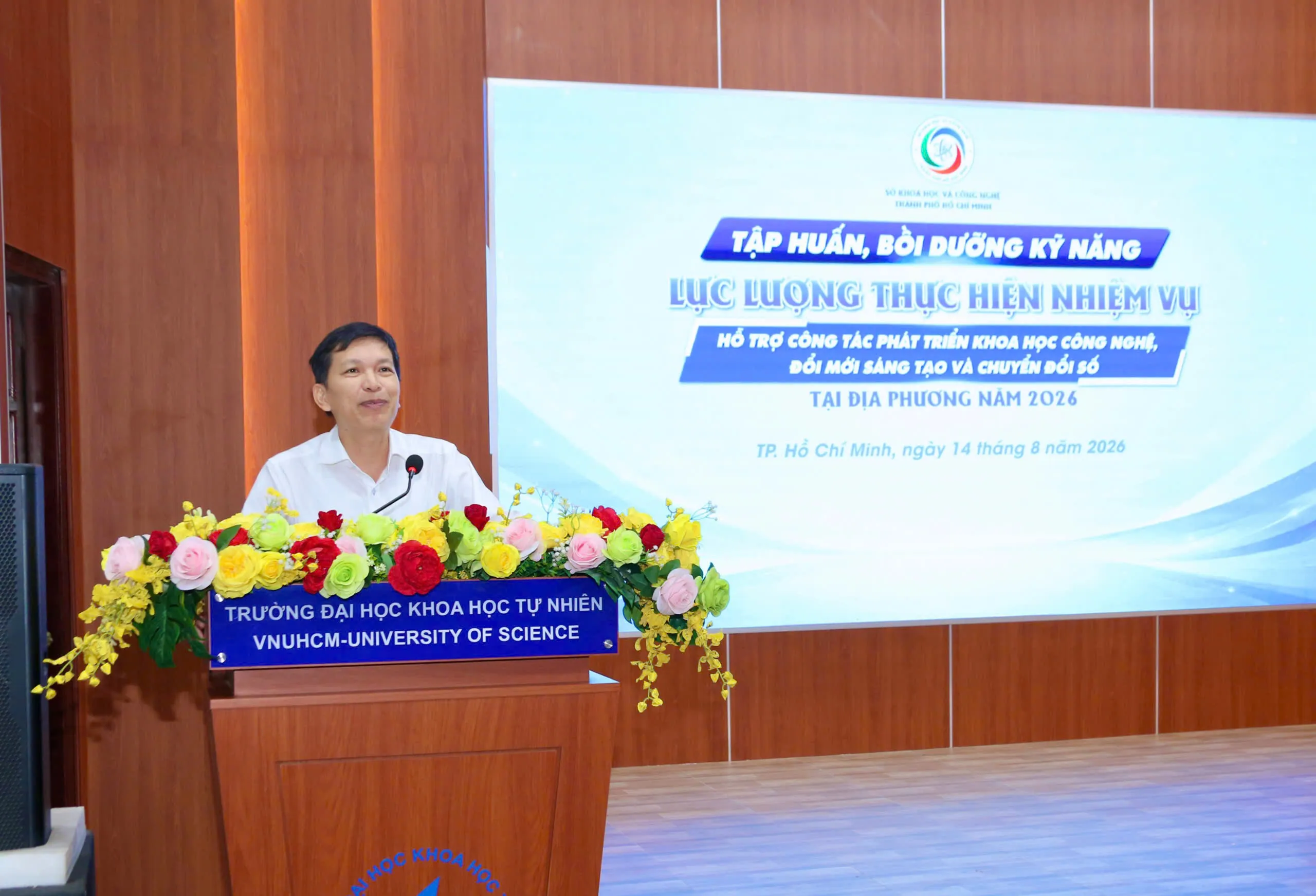 Ông Nguyễn Hữu Yên, Phó Giám đốc Sở Khoa học và Công nghệ phát biểu khai mạc chương trình tập huấn kỹ năng số cho lực lượng hỗ trợ địa phương - Ảnh Bá Nam