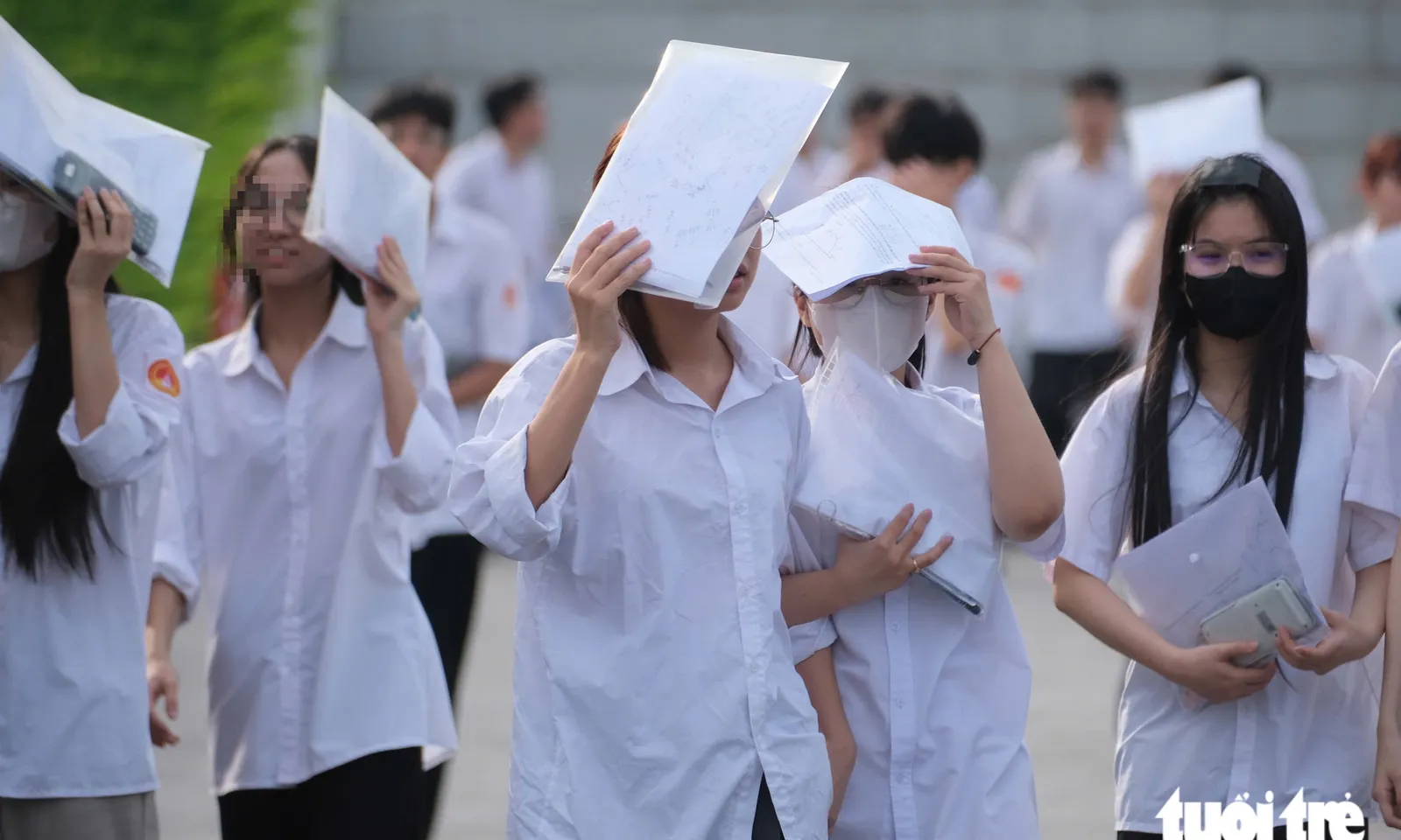Đề toán thi lại tốt nghiệp ở trường chuyên Tuyên Quang