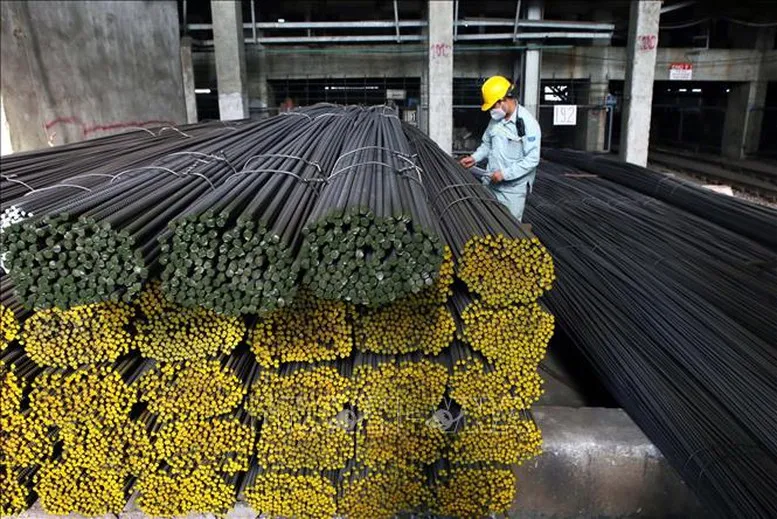 Trong những năm qua, ngành công nghiệp vật liệu ở Việt Nam đã từng bước phát triển, cơ bản đáp ứng nhu cầu về nhiều loại vật tư, nguyên liệu đầu vào cho nền kinh tế (Ảnh: TTXVN)