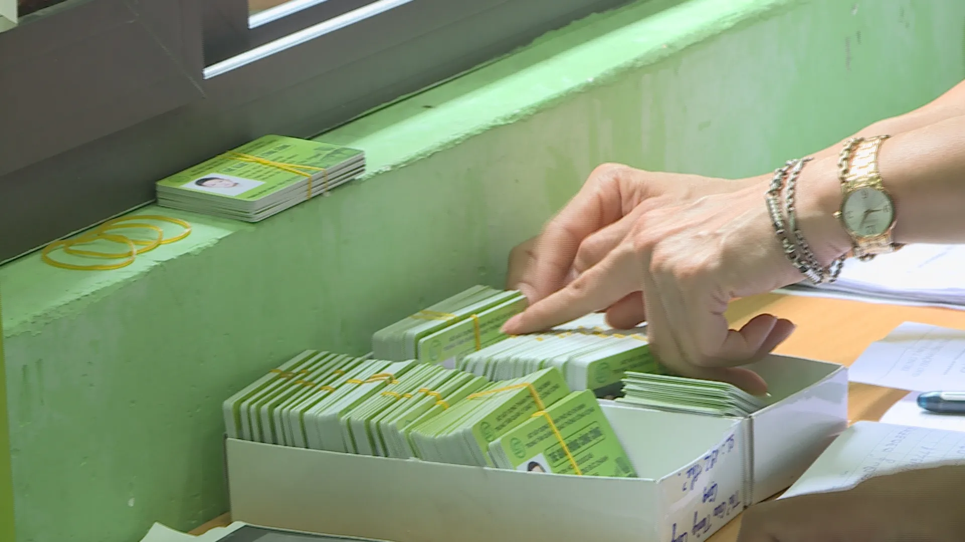 Mỗi ngày có khoảng 700-800 người đến đăng ký, chủ yếu là người cao tuổi và người thường xuyên đi xe buýt