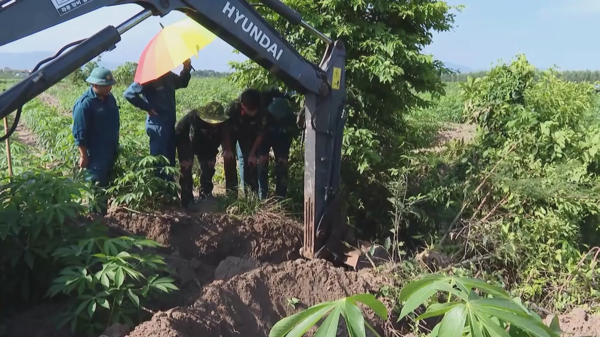 Lực lượng chức năng phối hợp Trường Đại học Bách khoa TP. Hồ Chí Minh khảo sát bằng thiết bị chuyên dụng tại 3 khu vực, rộng khoảng 26.600 m2