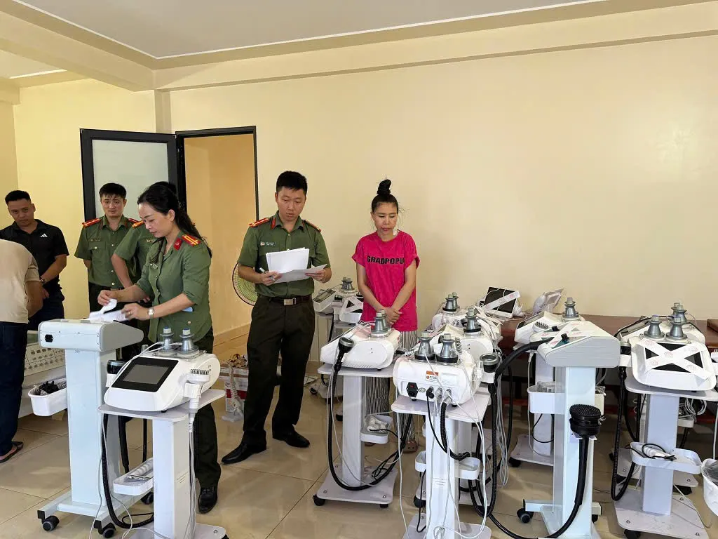 Công an tỉnh Nghệ An khám xét cơ sở “Phúc Tâm 8” (Ảnh: CA.)