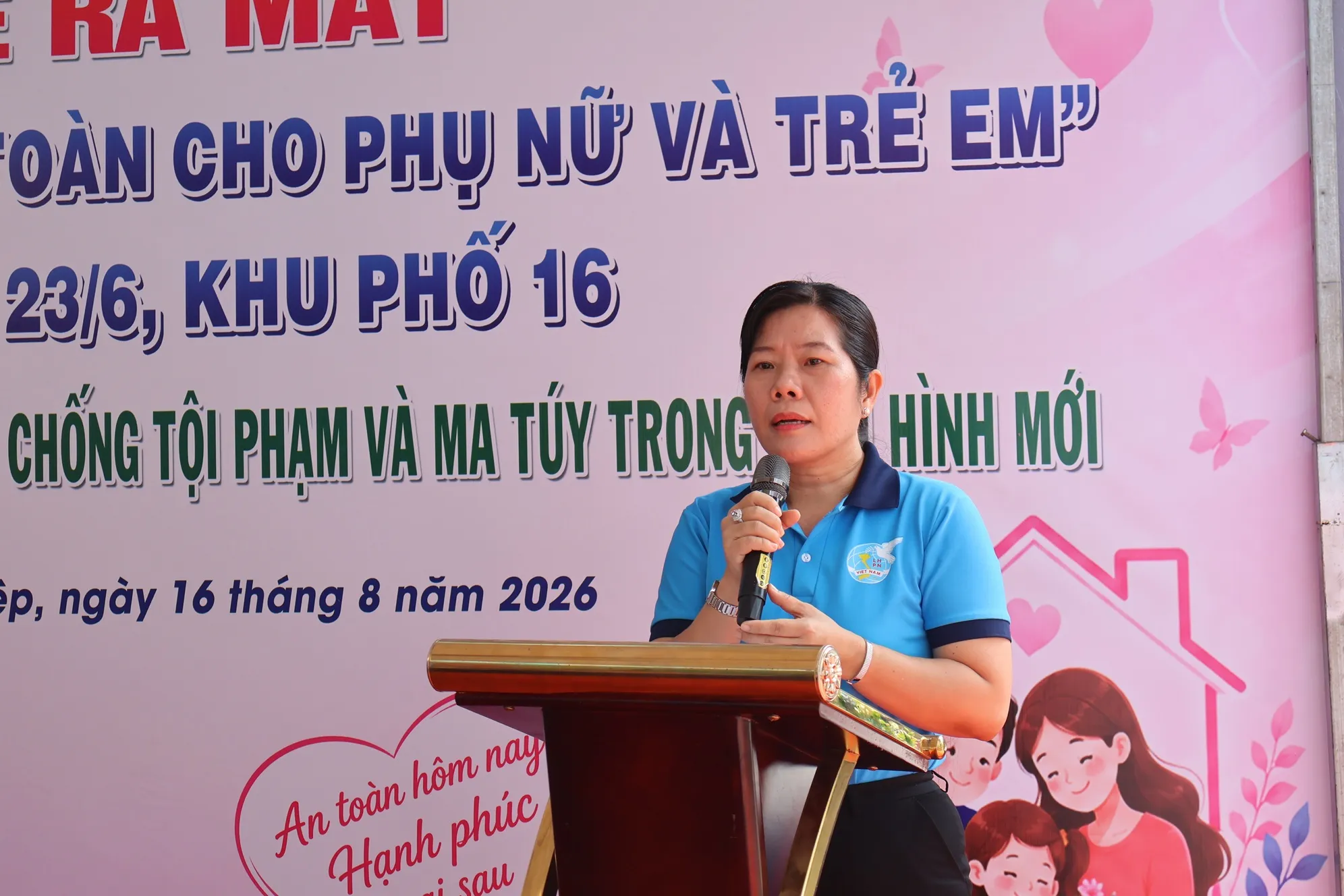 Bà Phạm Thị Mộng Hằng – đảng ủy viên, Phó Chủ tịch thường trực Ủy ban MTTQ, Chủ tịch Hội LHPN phường Tân Thới Hiệp chia sẻ - Ảnh: Kim Anh