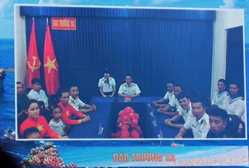 Chương trình kết nối trực tiếp với điểm cầu quần đảo Trường Sa - Ảnh Thúy Liễu