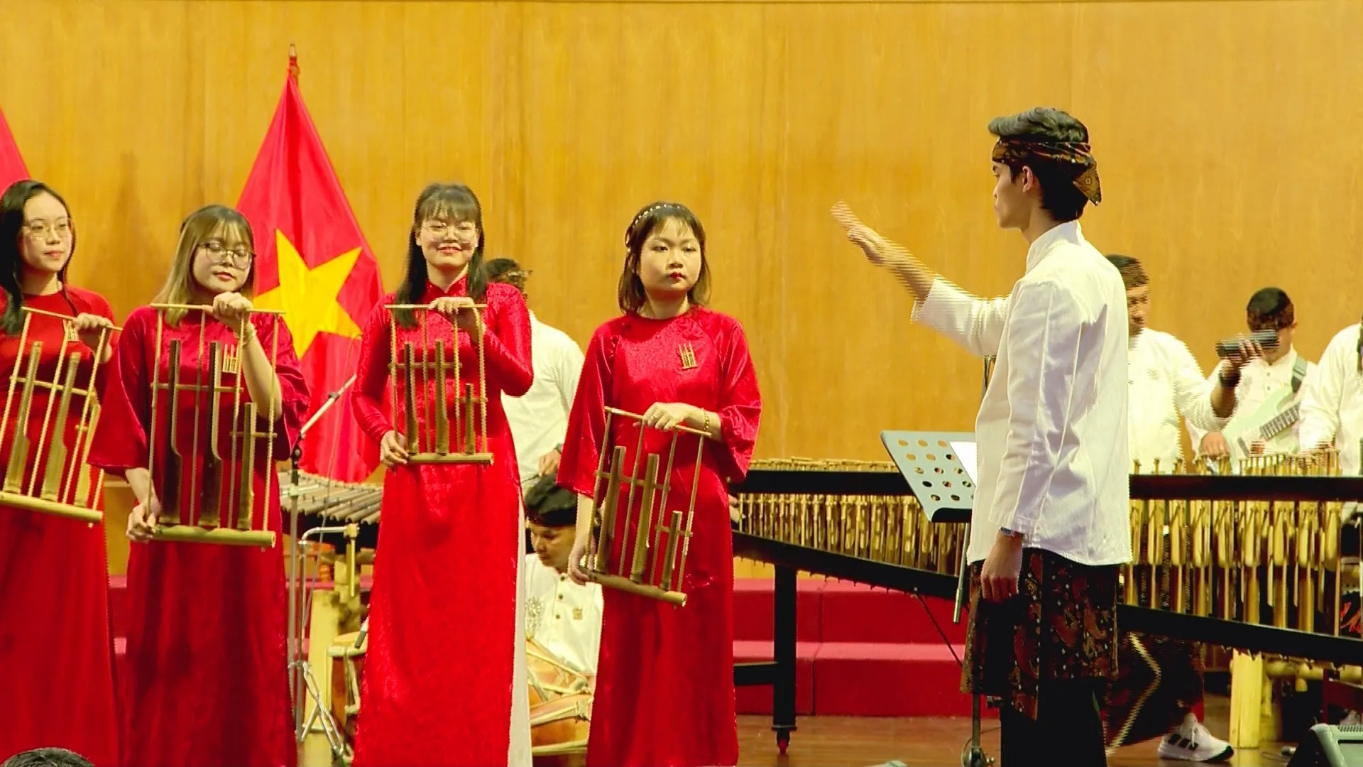 Sinh viên Việt Nam - Indonesia cất cao giai điệu về tình hữu nghị hai nước- Ảnh 2.