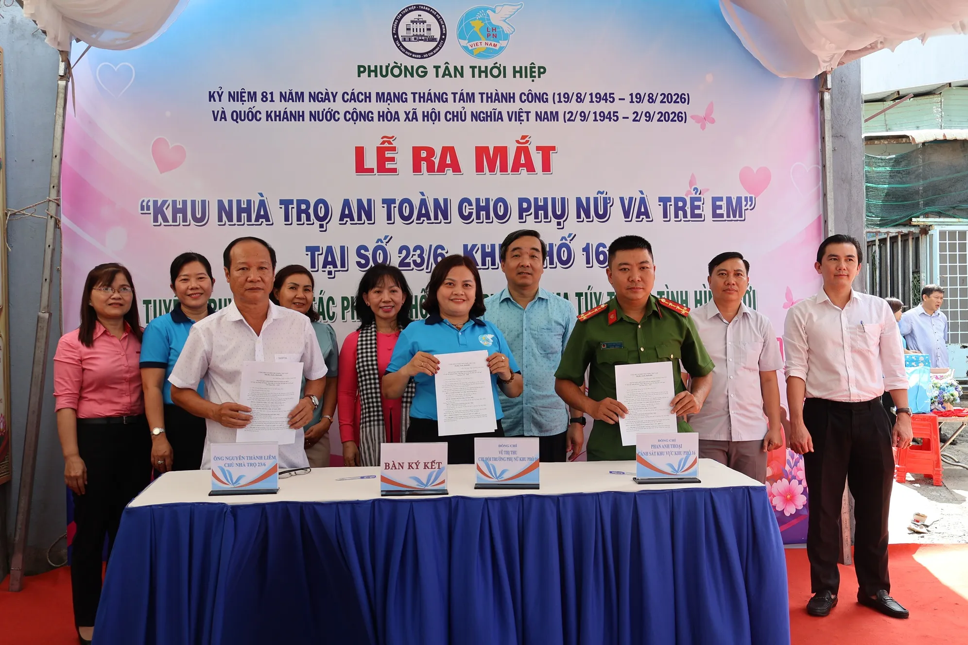 Lễ ra mắt mô hình “Khu nhà trọ an toàn cho phụ nữ và trẻ em gắn với xây dựng Không gian văn hóa Hồ Chí Minh” tại khu nhà trọ 23/6 - Ảnh: Kim Anh