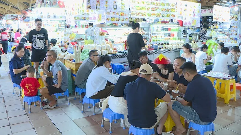 Tăng cường kiểm soát an toàn thực phẩm tại các chợ truyền thống - Ảnh 1