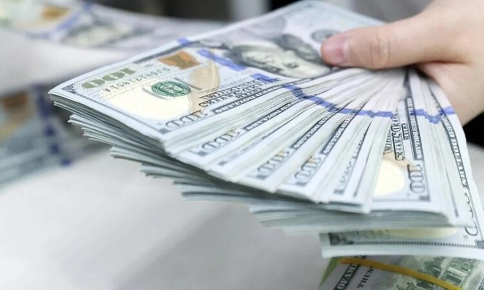 Tỷ giá ngoại tệ ngày 16-8 USD bán ra 26.330 đồng - Ảnh 1