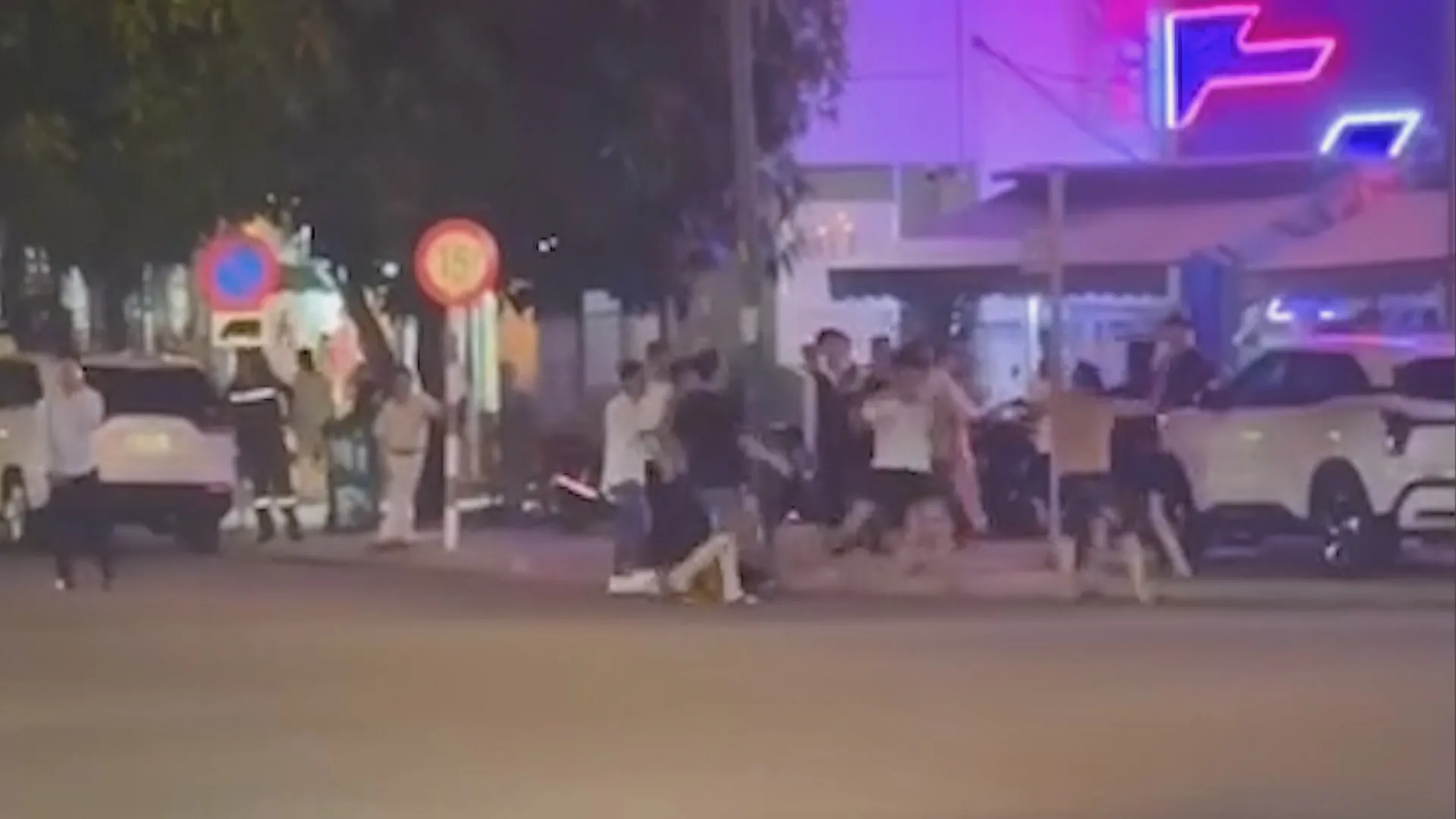 TP. Hồ Chí Minh: Hỗn chiến vì bị nhìn đểu lúc ăn nhậu  - Ảnh 1.