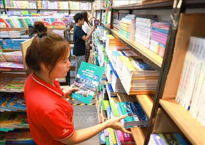 Năm học 2026 - 2027 bắt đầu sử dụng một bộ sách giáo khoa thống nhất trên toàn quốc. Ảnh: Thanh Tùng/TTXVN Năm học 2026 - 2027 bắt đầu sử dụng một bộ sách giáo khoa thống nhất trên toàn quốc. Ảnh: Thanh Tùng/TTXVN