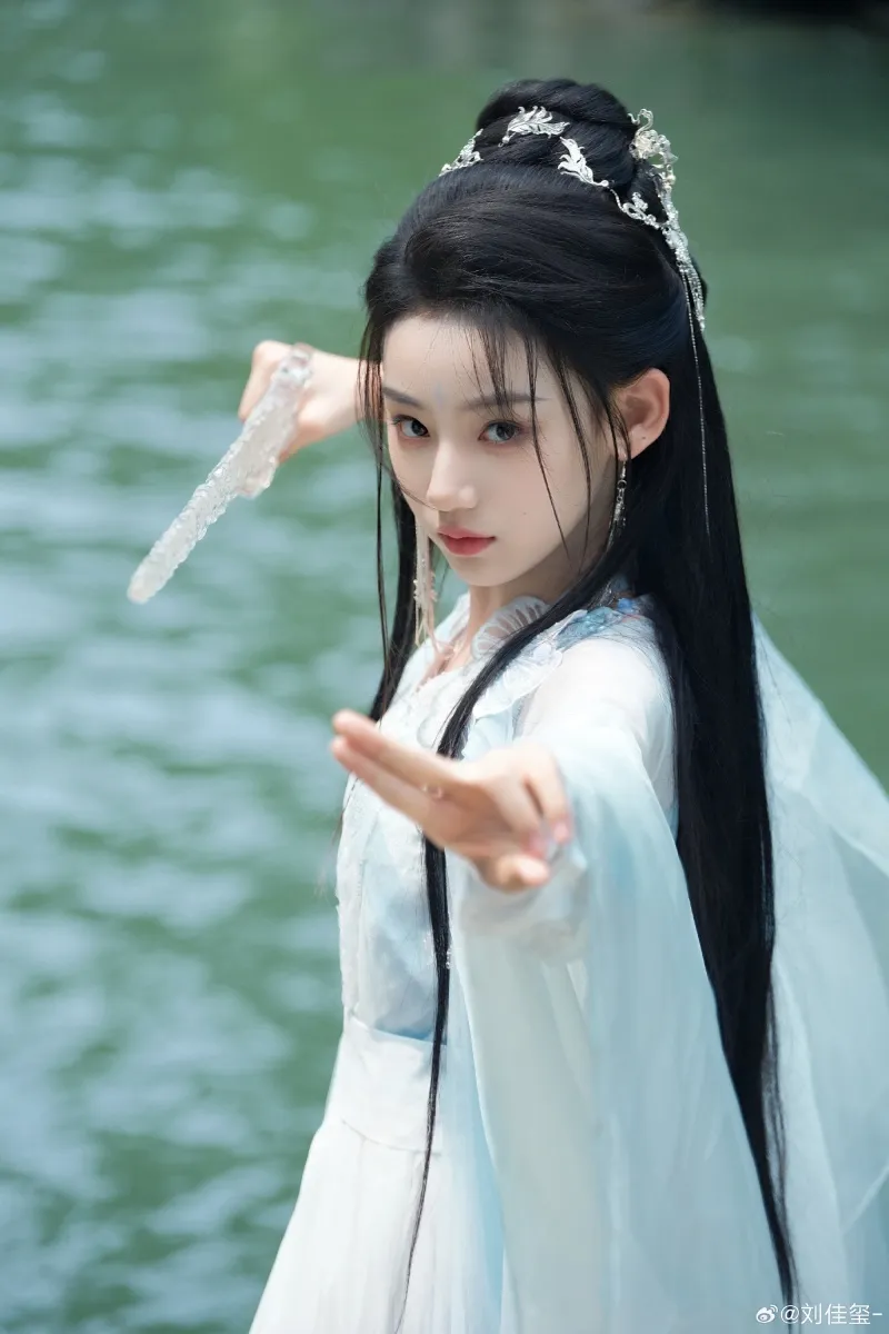 Lưu Giai Tỉ - Ảnh: weibo