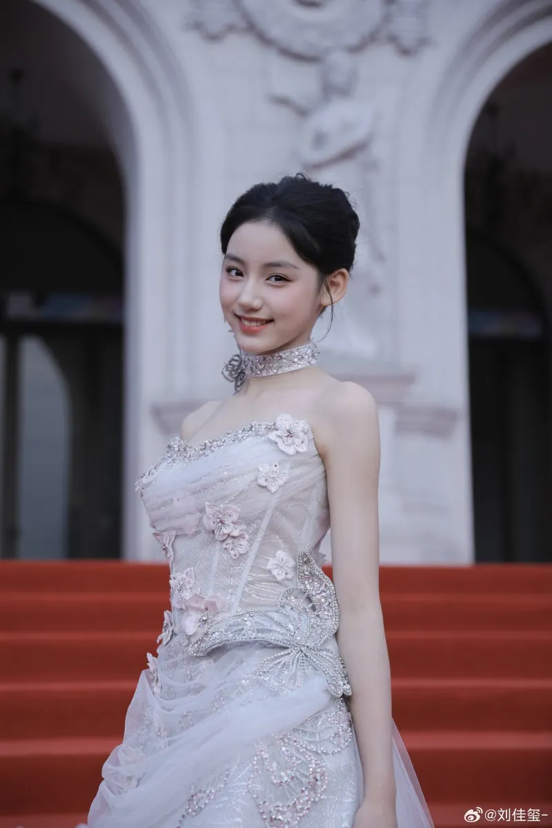 Lưu Giai Tỉ - Ảnh: weibo