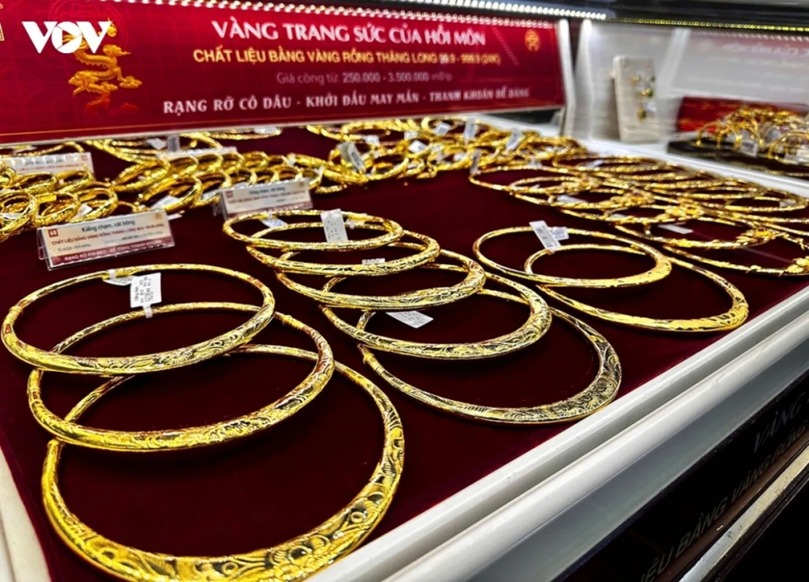 Giá vàng hôm nay 18-8 Vàng trong nước đồng loạt giảm - Ảnh 1