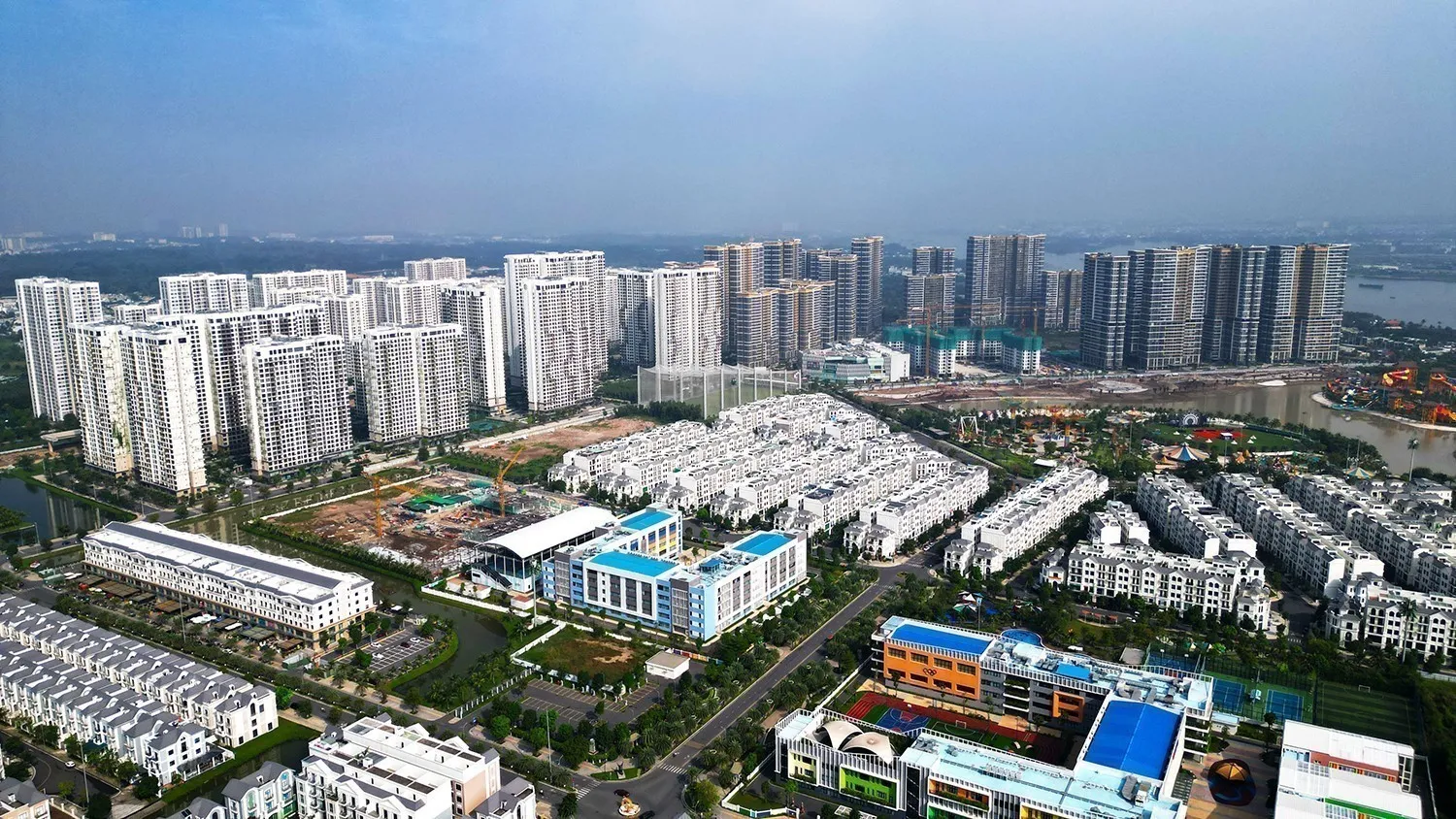 Khu đô thị Vinhomes Grand Park, quận 9, Thành phố Hồ Chí Minh, thu hút người dân đến sinh sống với nhiều tiện ích và cảnh quan đẹp (Ảnh: TTXVN)