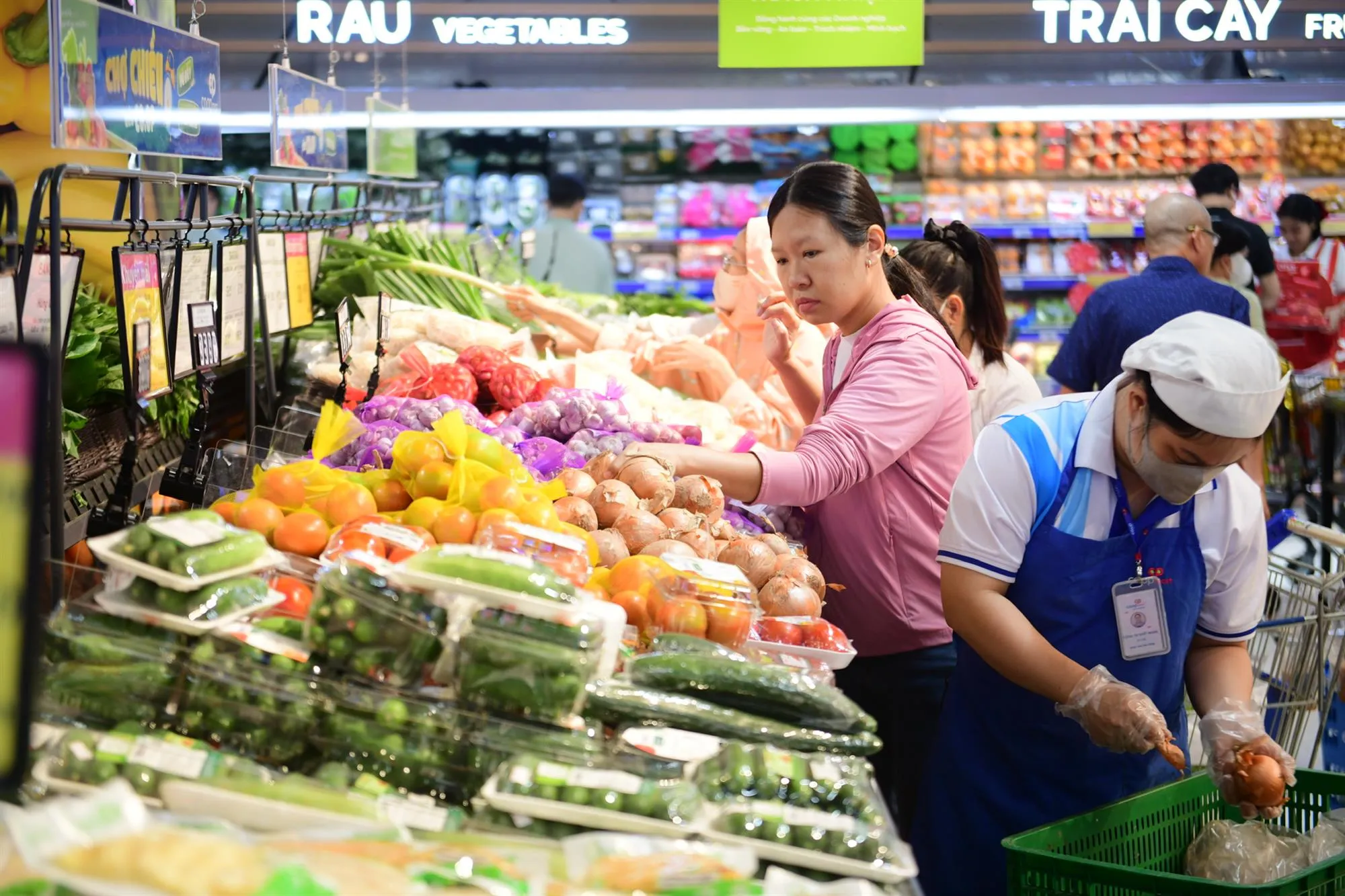 Các quầy rau củ quả tươi tại Saigon Co.op mang đến nguồn thực phẩm thiết yếu cho người tiêu dùng mỗi ngày.