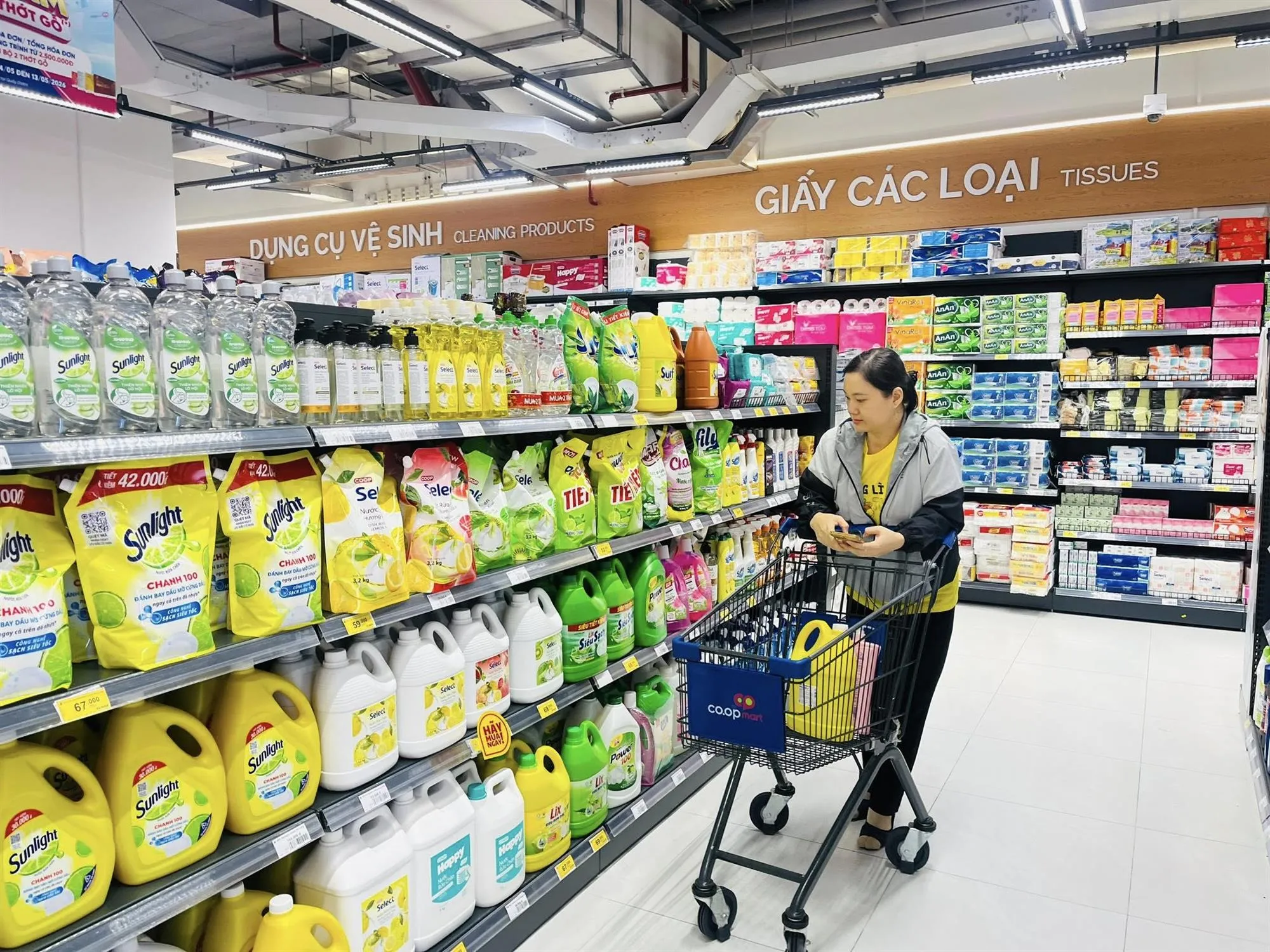 Saigon Co.op mang đến nhiều lựa chọn hóa phẩm, đồ dùng gia đình Việt, phục vụ nhu cầu tiêu dùng tiện lợi, thiết thực mỗi ngày.