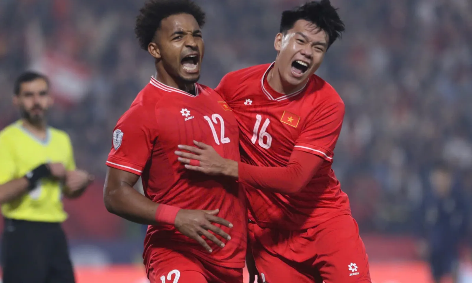 TRỰC TIẾP Việt Nam 1-0 Malaysia (Hiệp 2): Văn Hậu rời sân