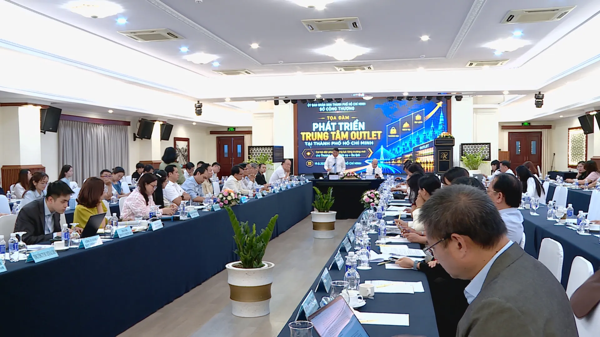 TP. Hồ Chí Minh: Đồng hành xây dựng mô hình trung tâm Outlet  - Ảnh 1.