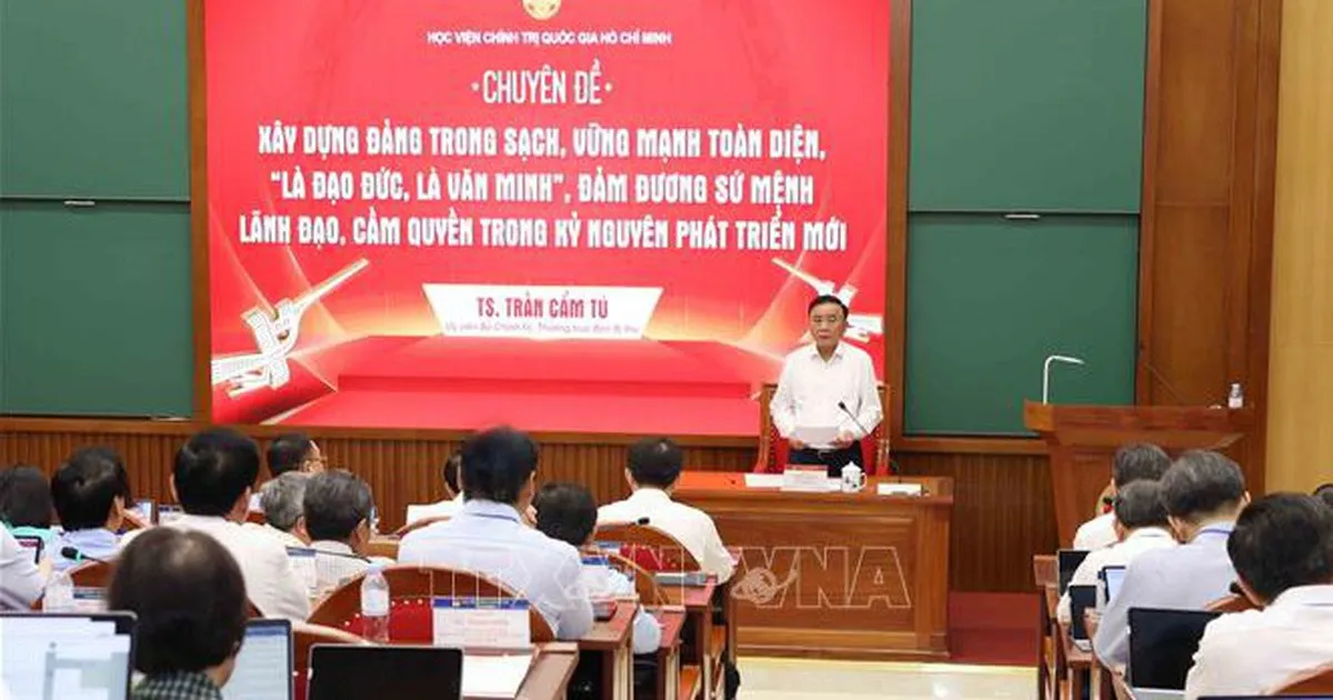 Thường trực Ban Bí thư truyền đạt chuyên đề, bồi dưỡng kiến thức đối với Uỷ viên Trung ương Đảng khoá XIV