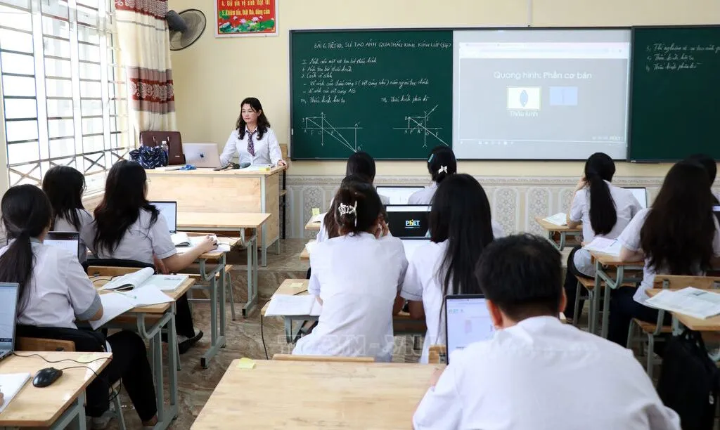 Đưa các chuyên đề giáo dục trí tuệ nhân tạo vào trường học với thời lượng 12 tiết/năm học