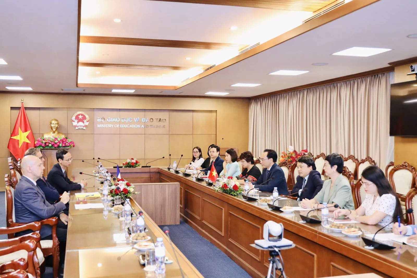Đại diện các đơn vị thuộc Bộ GDĐT tham dự buổi lễ
