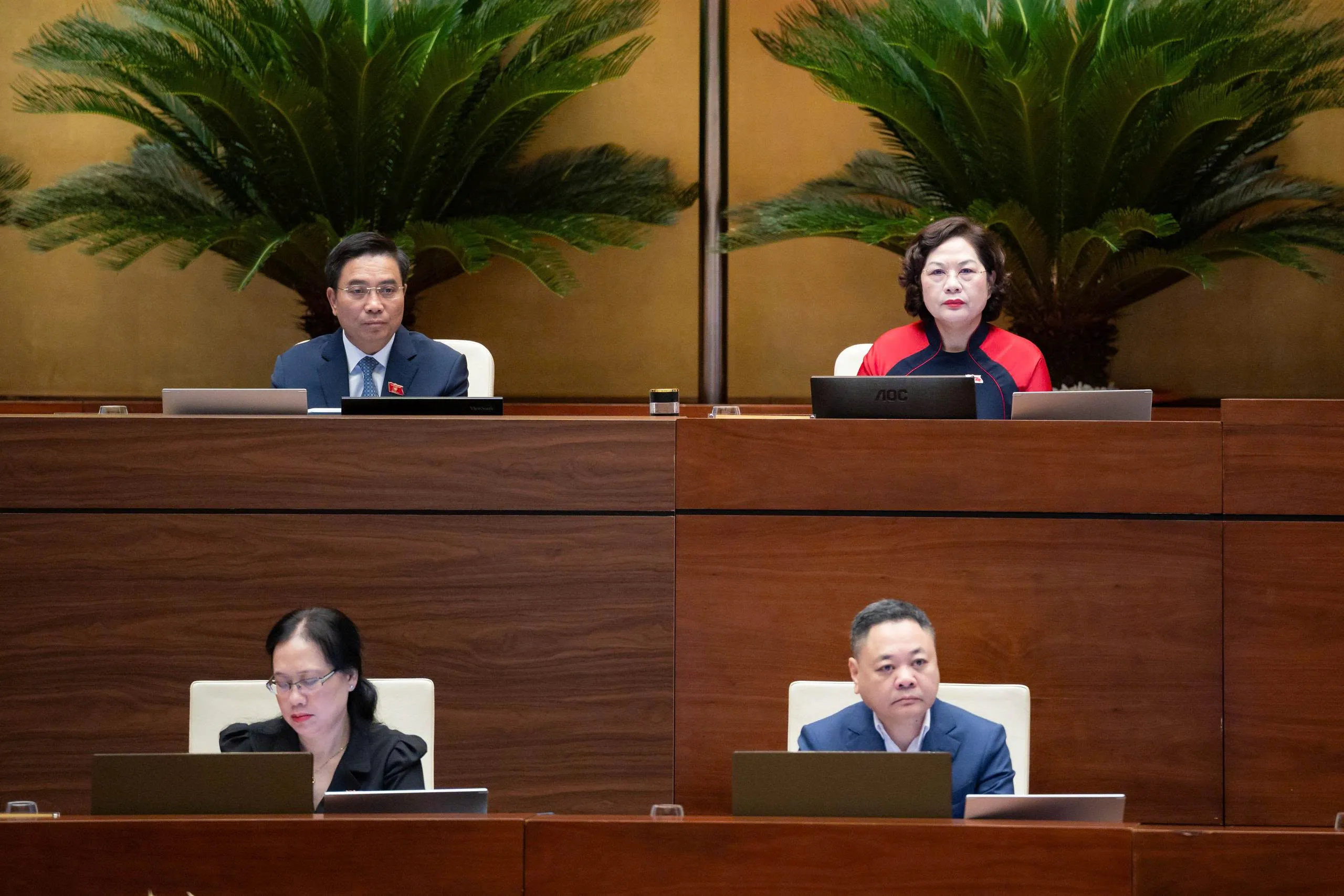 Đoàn chủ tọa tại phiên họp