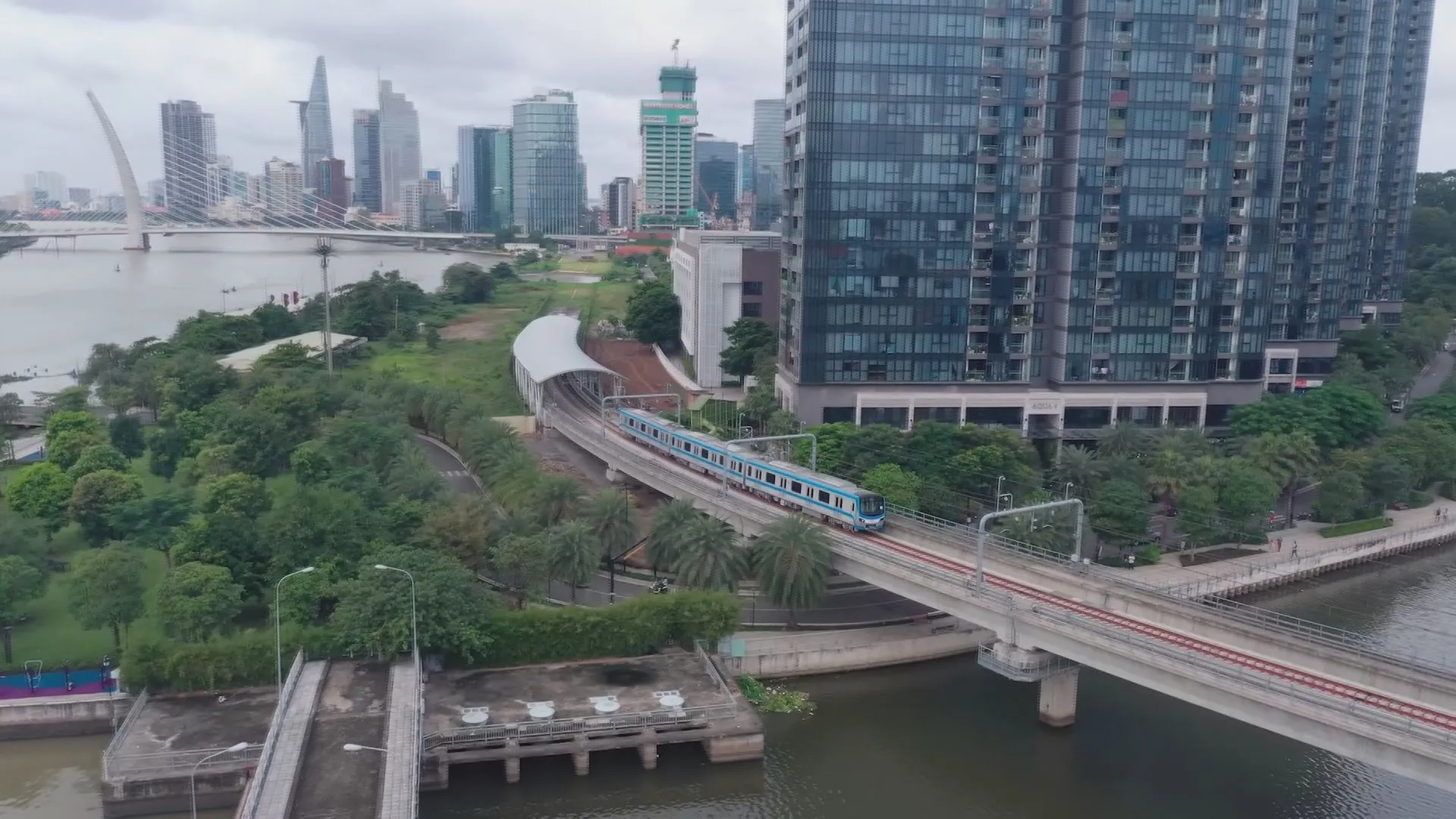 h2-Nhiều tuyến metro, vành đai, cao tốc và các trục kết nối liên vùng đang từng bước rút ngắn thời gian di chuyển