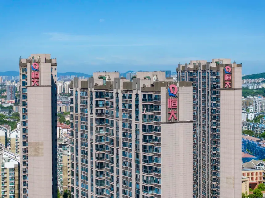 Trung Quốc tuyên án chung thân với nhà sáng lập tập đoàn bất động sản China Evergrande - Ảnh 2.