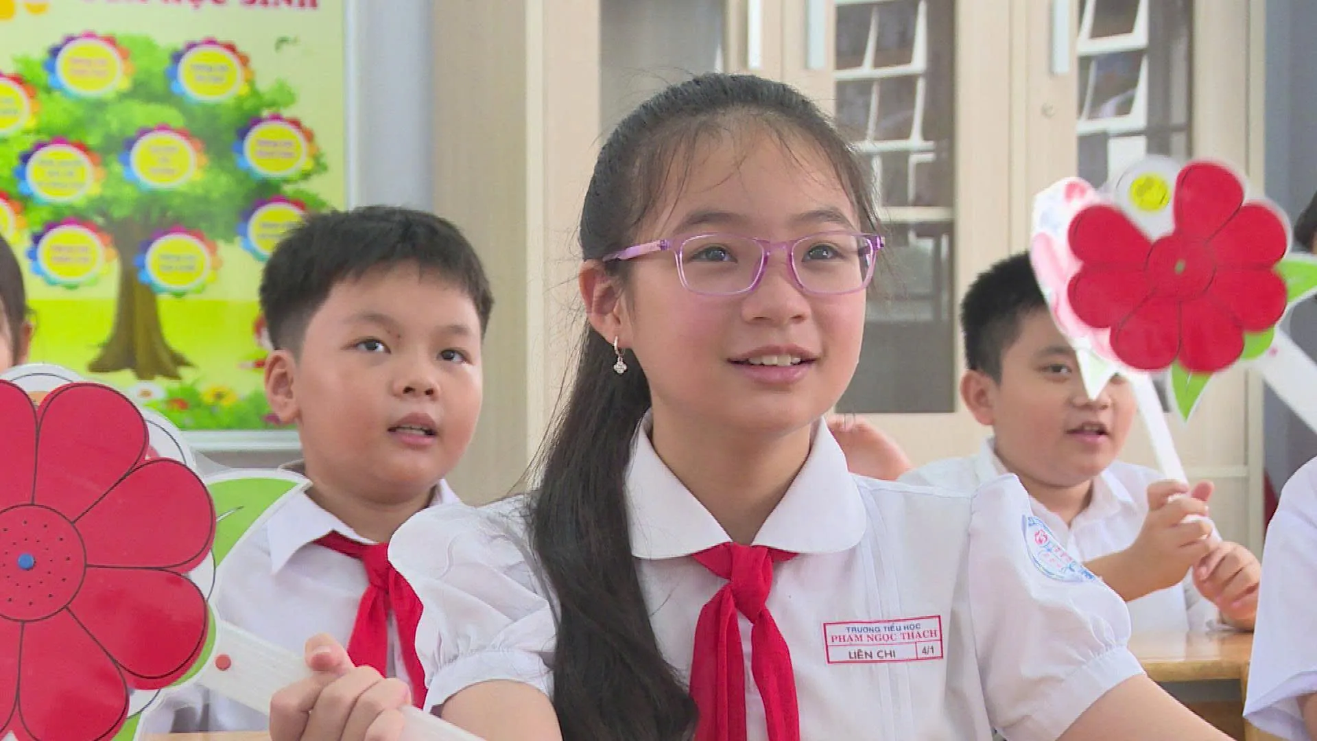 Nụ cười rạng rỡ của các em học sinh Trường Tiểu học Phạm Ngọc Thạch trong ngày đầu trở lại trường