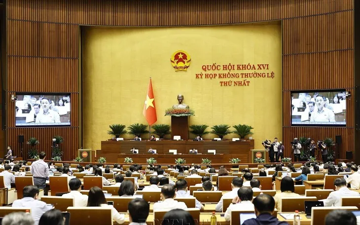 Phó Chủ tịch Quốc hội Nguyễn Hồng Diên điều hành phiên họp - Ảnh Doãn Tấn - TTXVN