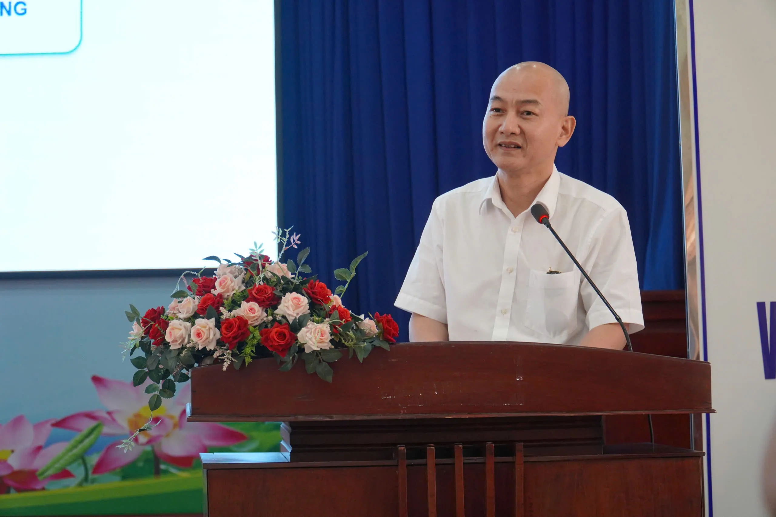 Phó Giám đốc Sở Công Thương TPHCM Nguyễn Nguyên Phương chia sẻ quá trình ra đời mô hình tick xanh trách nhiệm - Ảnh Bá Nam
