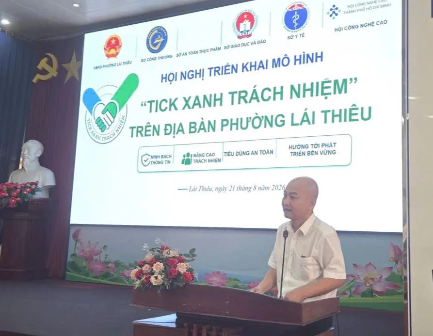 Phó Giám đốc Sở Công Thương TPHCM Nguyễn Nguyên Phương giới thiệu sự quan trọng của mô hình tick xanh trách nhiệm - Ảnh Bá Nam