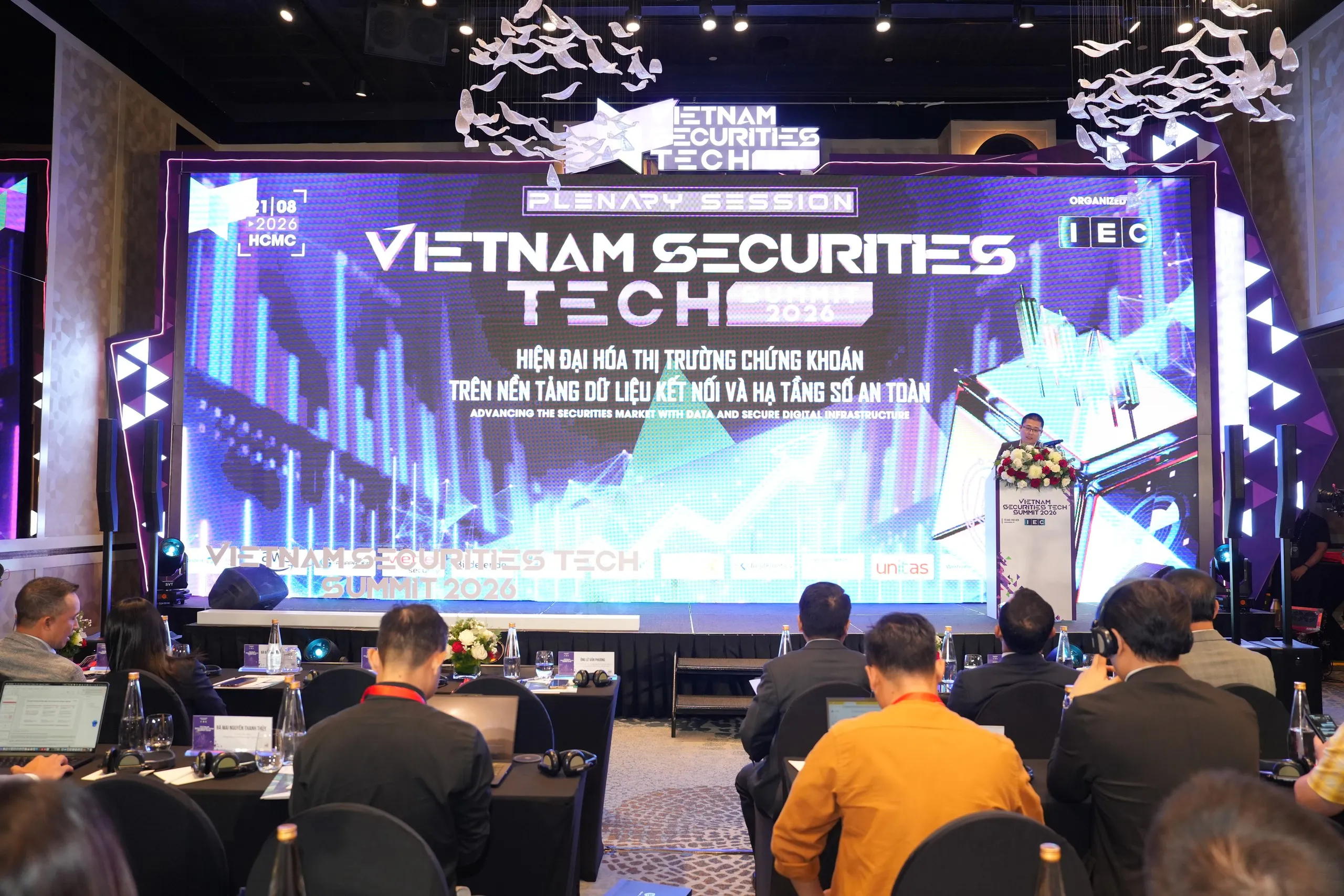 Chuyển đổi số thị trường chứng khoán: Lấy dữ liệu kết nối và hạ tầng an toàn làm nền tảng - Ảnh 1.