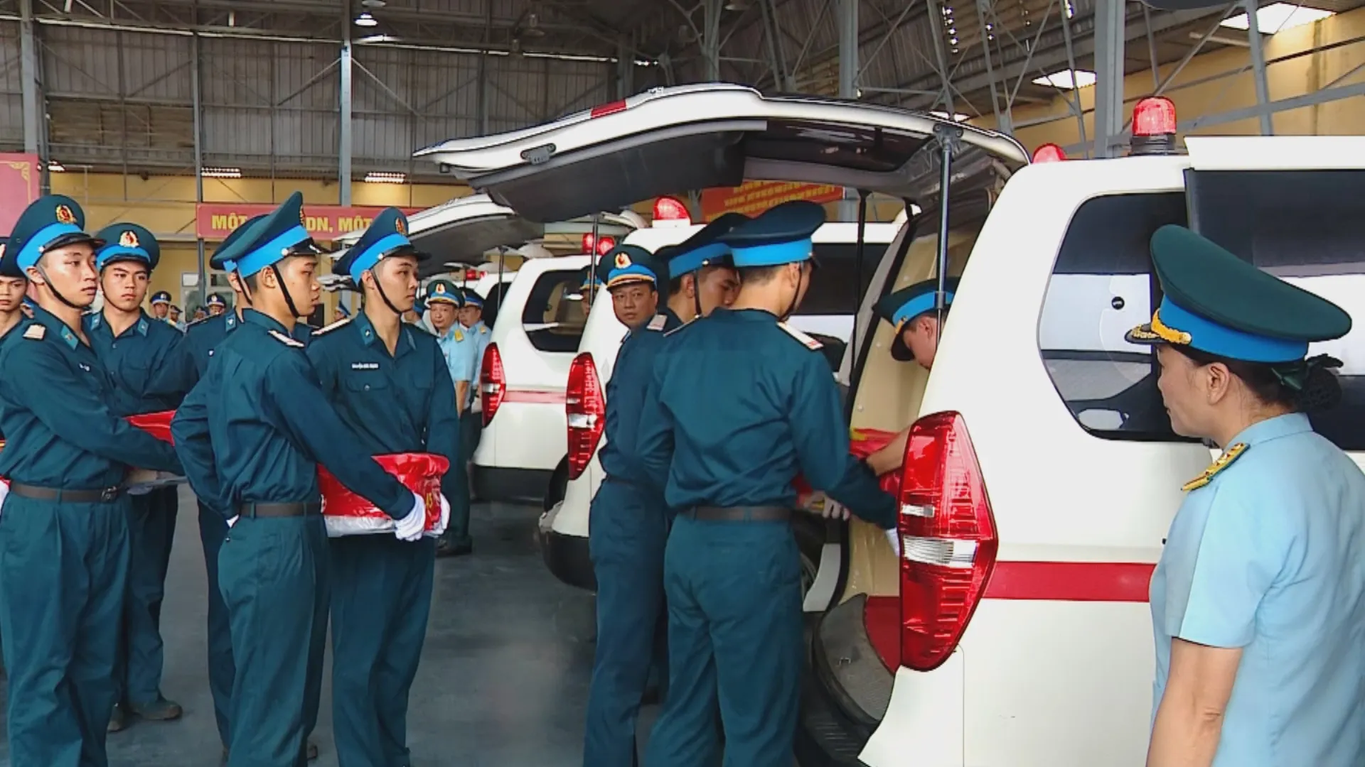 Bàn giao hơn 7.000 mẫu hài cốt liệt sĩ về Hà Nội, tiếp tục hành trình xác định danh tính - Ảnh 4. Bàn giao hơn 7.000 mẫu hài cốt liệt sĩ về Hà Nội, tiếp tục hành trình xác định danh tính - Ảnh 4.