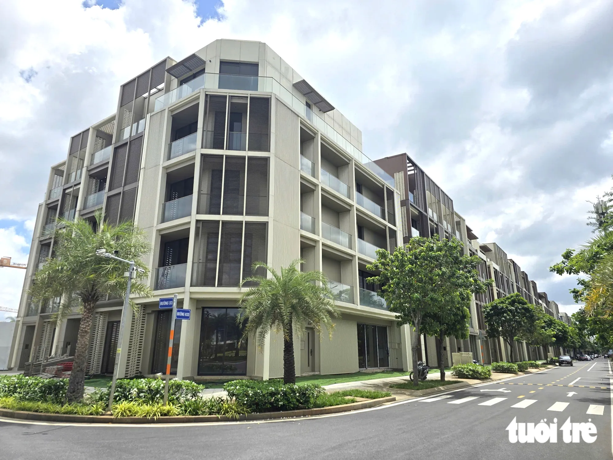 Theo tìm hiểu, dãy nhà phố thương mại thuộc khu đô thị The Global City hiện có giá 32 - 72 tỉ đồng/căn tùy vị trí và diện tích - Ảnh: Công Triệu - TTO