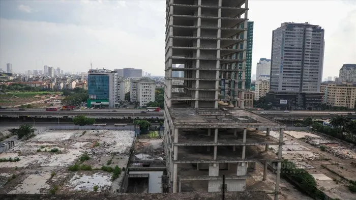 Phó Thủ tướng Thường trực Chính phủ Phạm Gia Túc yêu cầu khẩn trương cập nhật, rà soát, tổng hợp phân loại và đề xuất giải pháp tháo gỡ khó khăn, vướng mắc cho các dự án tồn đọng, kéo dài - Ảnh: Lao Động
