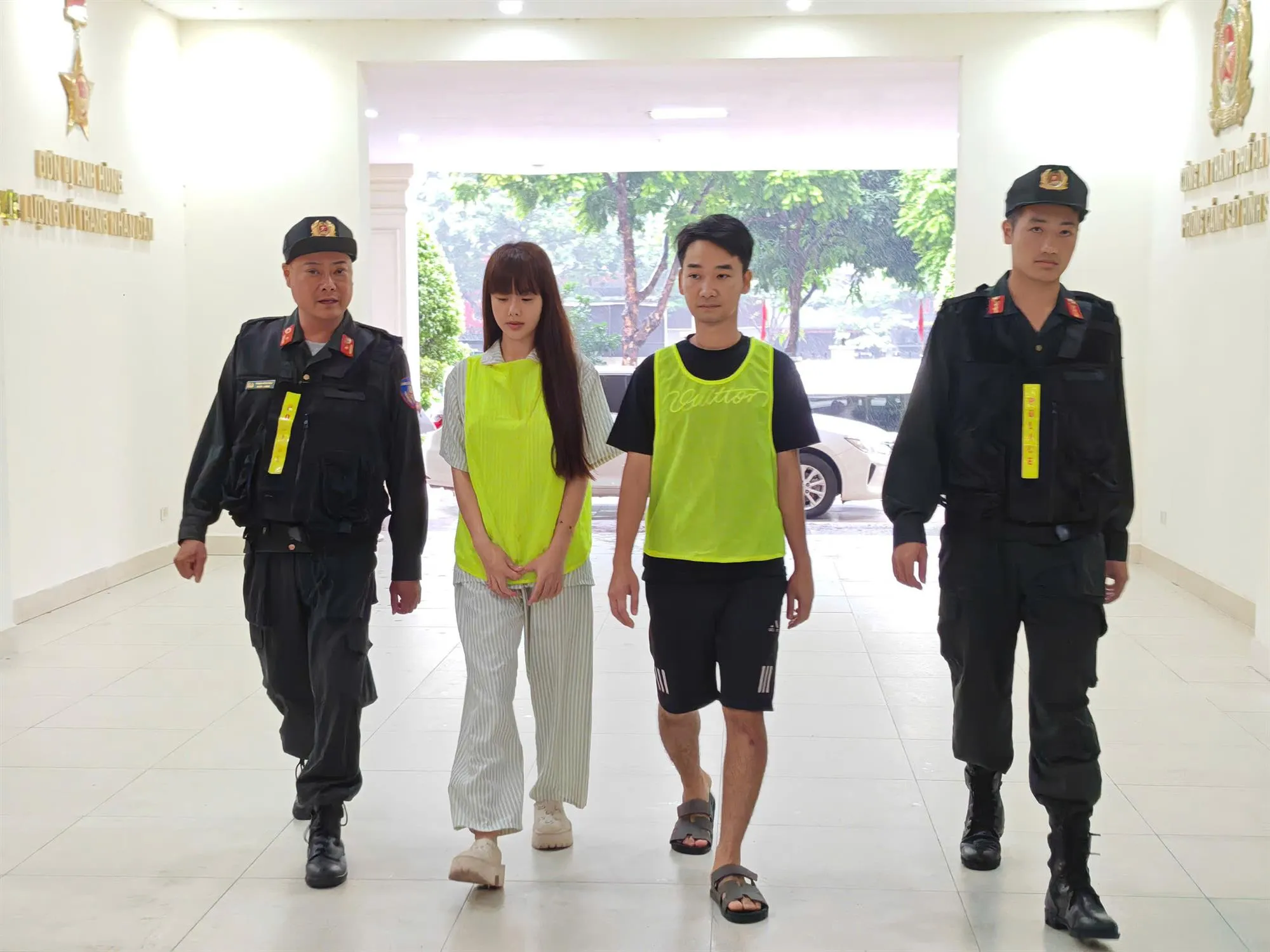 "Cô giáo Hương" và các bị can tại cơ quan công an - Ảnh: Công an cung cấp