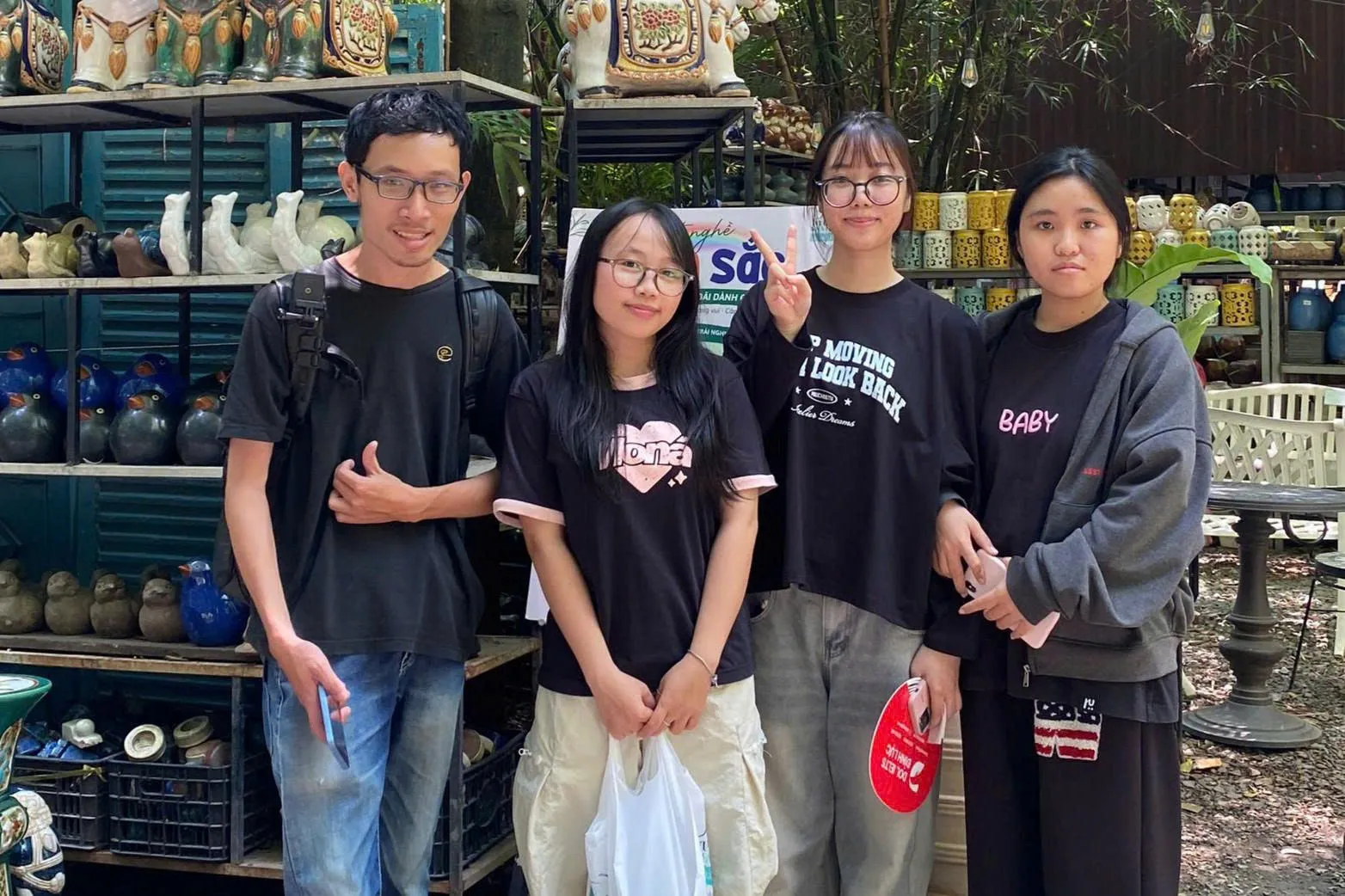 Nhóm sinh viên ngành Truyền thông đa phương tiện, khóa 2022 - 2026, Trường Đại học Văn Hiến thực hiện đồ án %22Chạm chất Việt%22