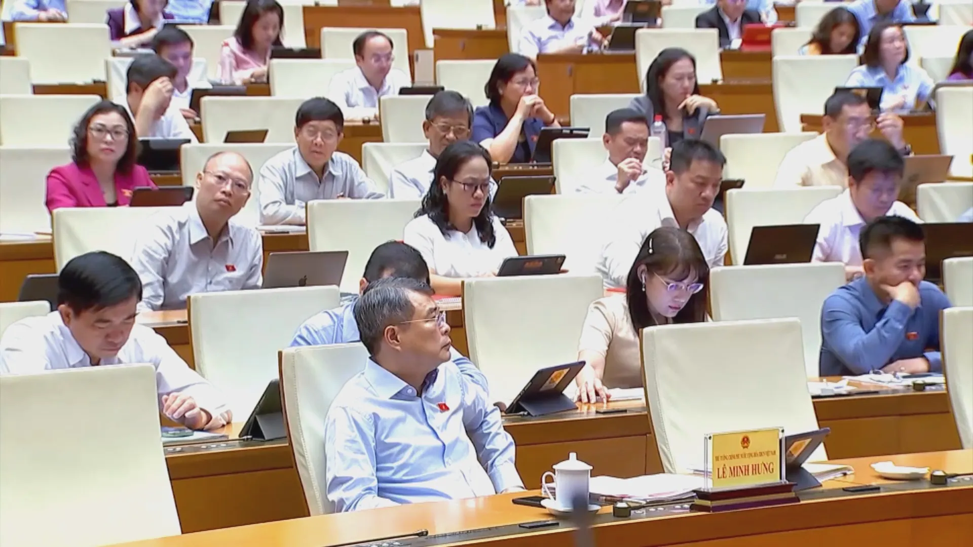 Đại biểu Quốc hội đề nghị bảo đảm sinh kế người dân sau thu hồi đất - Ảnh 2.