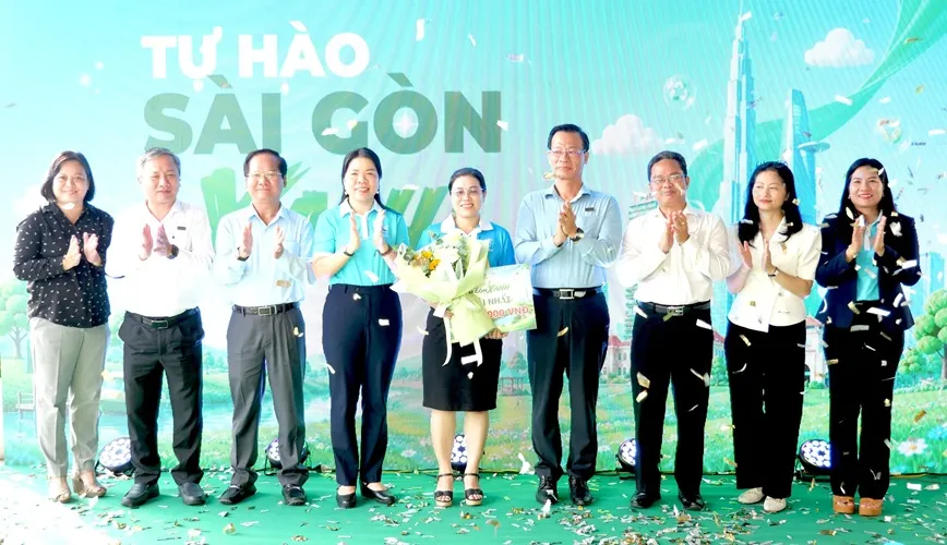 Anh 14 trao giai cuoc thi Tu hao SG xanh