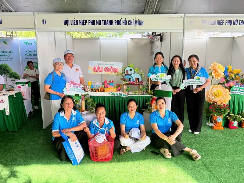Anh 9 gian hang xanh phuong SG