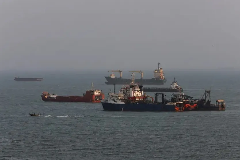 Iran cho phép một số tàu dầu Iraq đi qua eo biển Hormuz - Ảnh 2