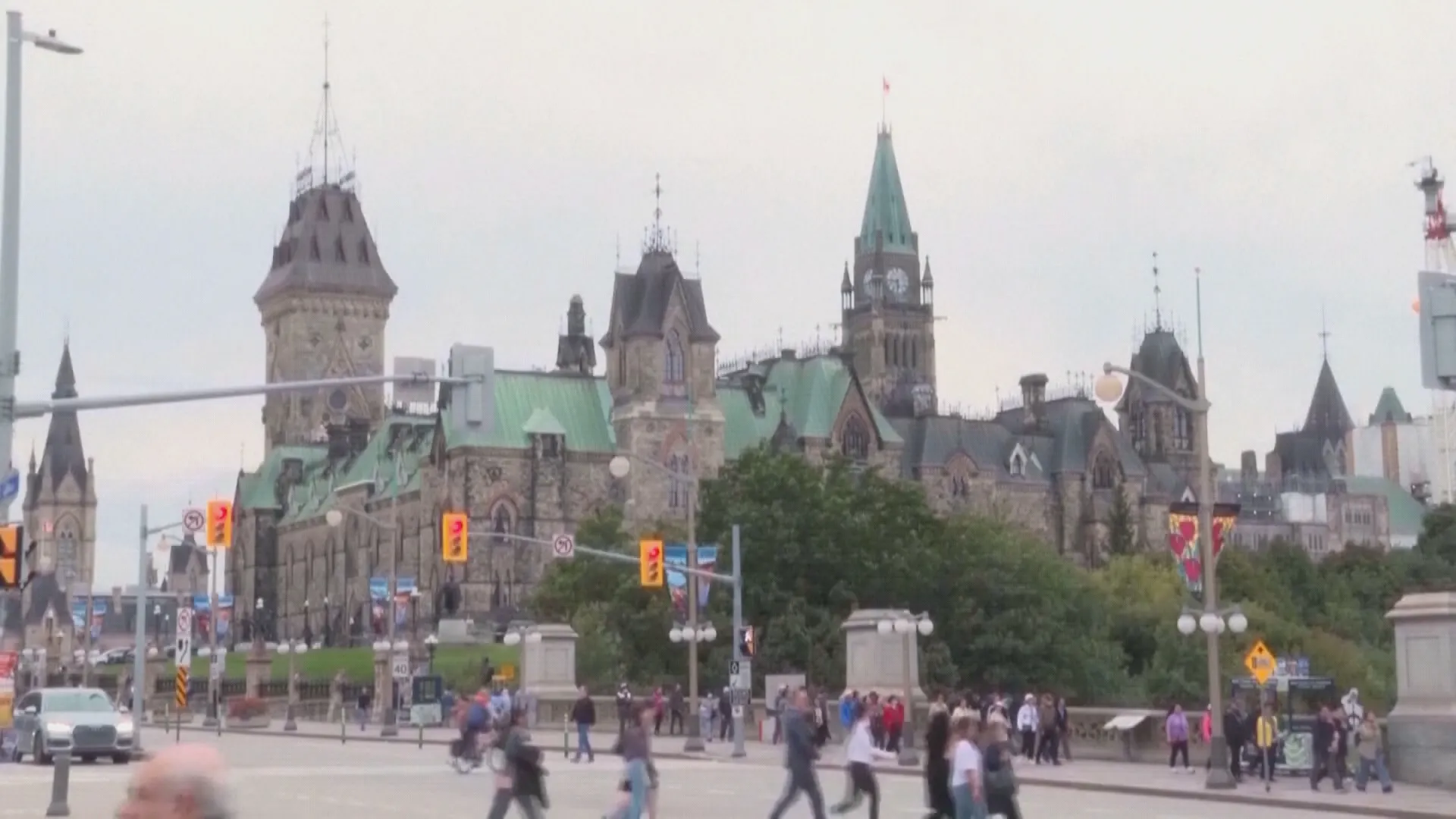 Theo Thủ tướng Canada Mark Carney, việc đáp trả của Canada nhằm bảo vệ các ngành công nghiệp trong nước và tạo điều kiện để Canada cạnh tranh với hàng hóa Mỹ ngay tại thị trường nước nhà