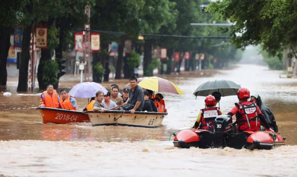 Bão Narra gây lũ lụt, Trung Quốc sơ tán 54.000 người