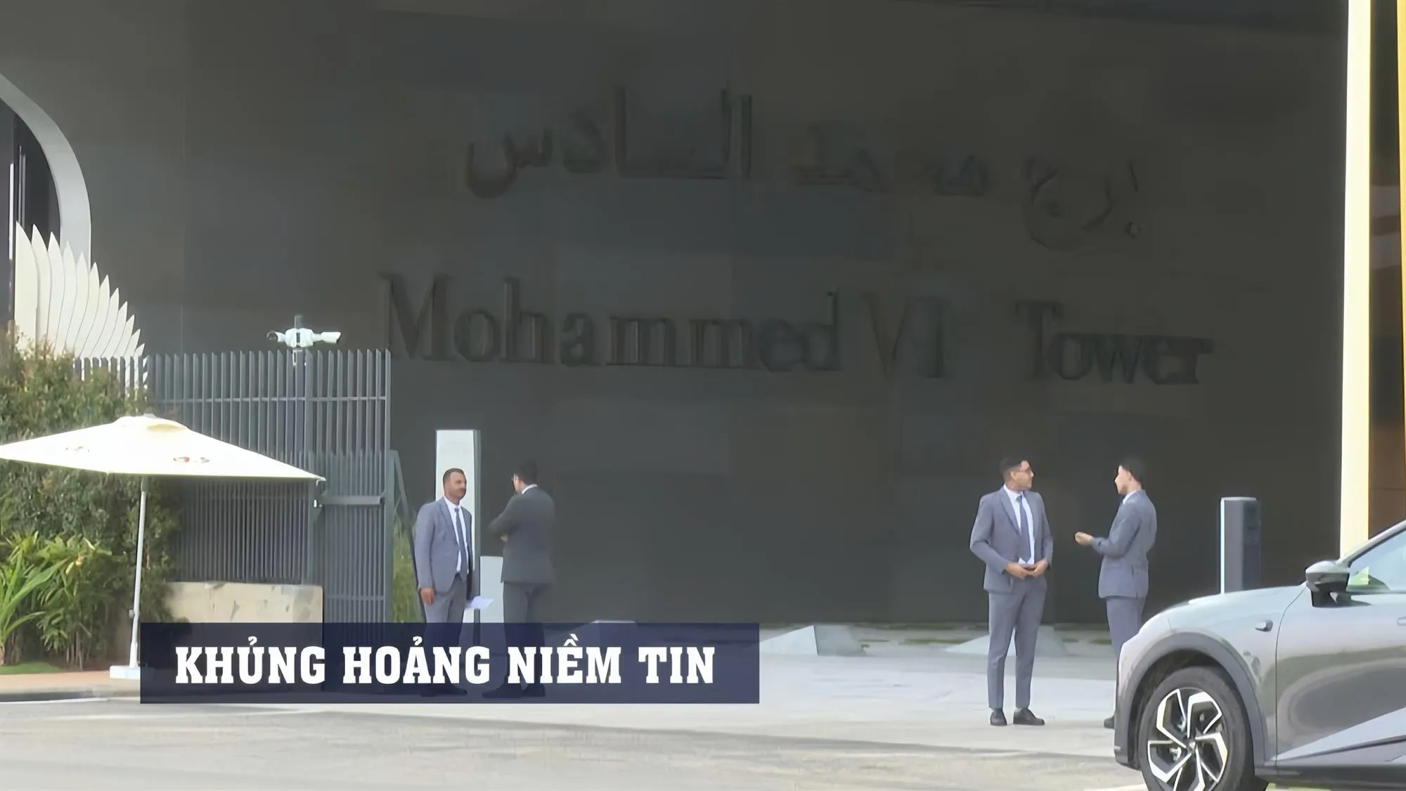 Đằng sau giấc mơ về một tương lai tốt đẹp hơn là những bất bình đẳng, sức ép việc làm và trên hết là một cuộc khủng hoảng niềm tin vào tương lai