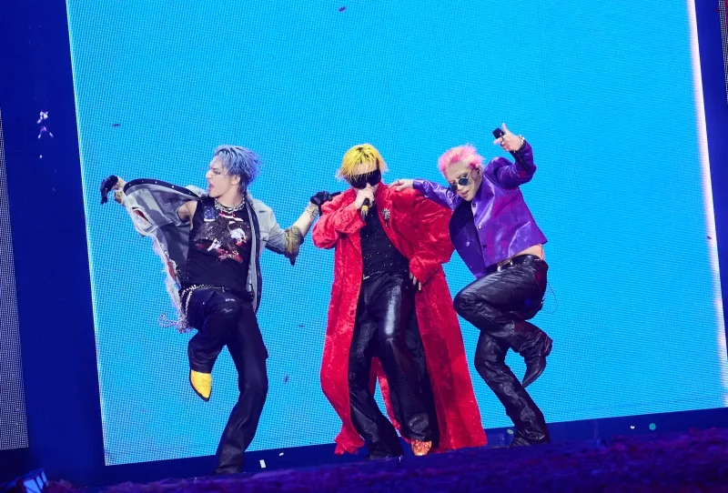 voh-bigbang-tai-xuat-bung-no-mo-man-tour-ky-niem-20-nam-20