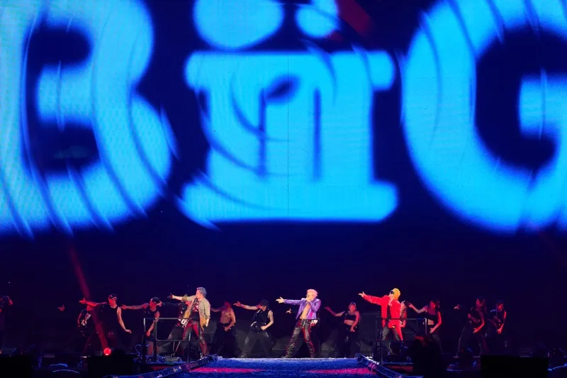 voh-bigbang-tai-xuat-bung-no-mo-man-tour-ky-niem-20-nam-21